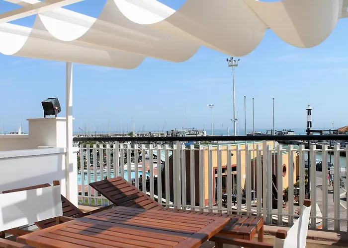 Fiorella Aparthotel 3*