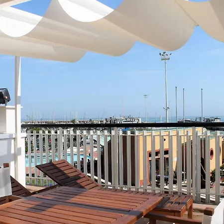 Fiorella Aparthotel 3*
