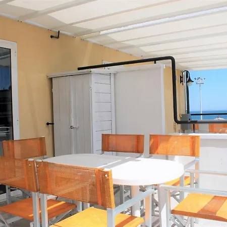 Fiorella מלון דירות 3*