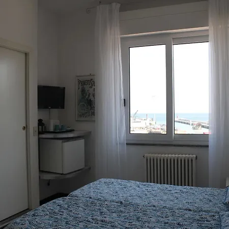 Fiorella Aparthotel 3*